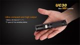 LED Baterka Fenix UC30 - Nabíjanie v tele